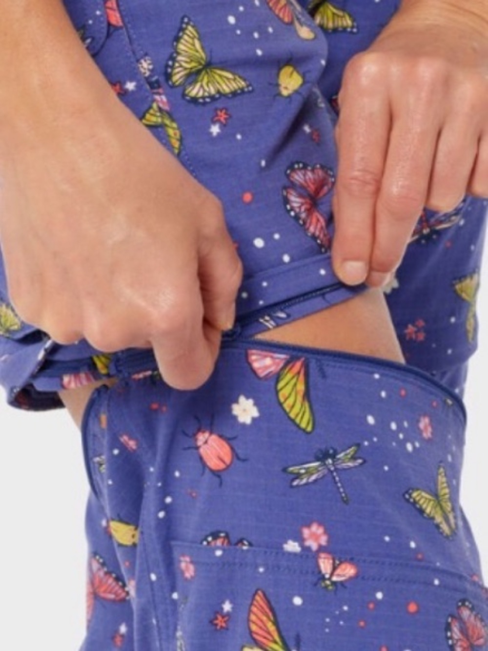 NWT Duluth Medium Heirloom Garden Convertible Bib Overalls Indigo Backyard Bugs - Picture 8 of 8